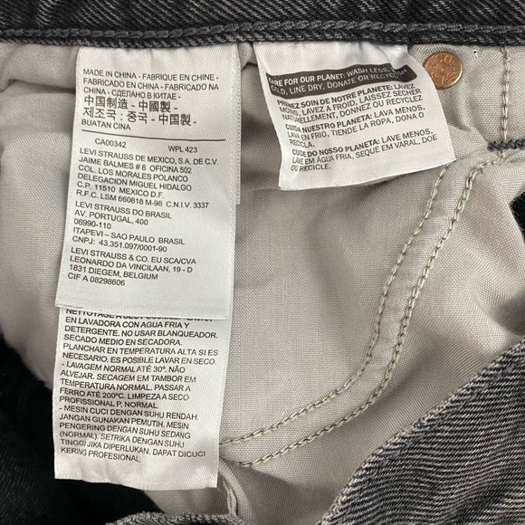 Levi’s Cut Off Denim Shorts Black size 30 - Picture 7 of 7